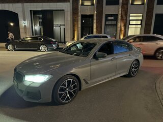2020 BMW 5 серии 530d xDrive VII (G30/G31/G38) Рестайлинг, серый, 6960000 рублей, вид 3