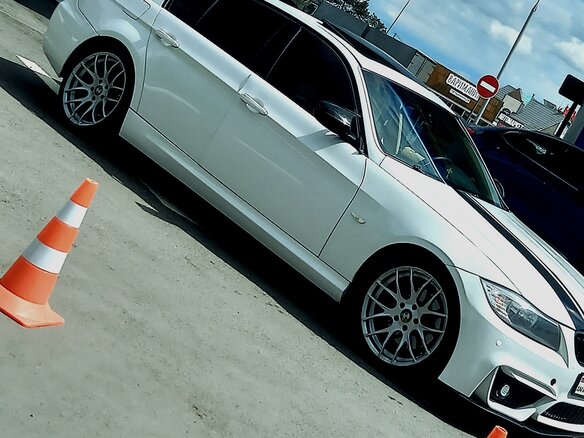 2009 BMW 3 серии 328i V (E90/E91/E92/E93) Рестайлинг, белый, 1600000 рублей - вид 4
