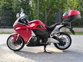 2011 Honda VFR 1200, красный, 700000 рублей, вид 1