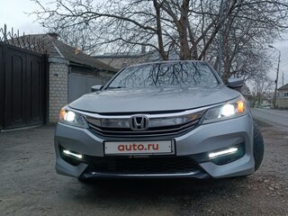 2017 Honda Accord IX Рестайлинг, серебристый, 1850000 рублей, вид 3