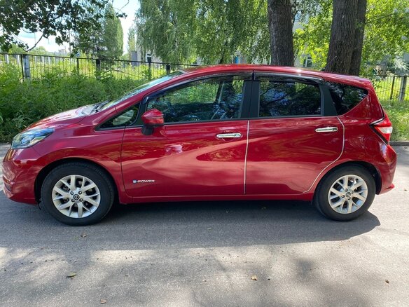 2018 Nissan Note e-Power II Рестайлинг, красный, 1620000 рублей - вид 18
