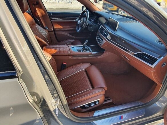 2020 BMW 7 серии Long 750Ld xDrive VI (G11/G12) Рестайлинг, серый, 8900000 рублей - вид 8