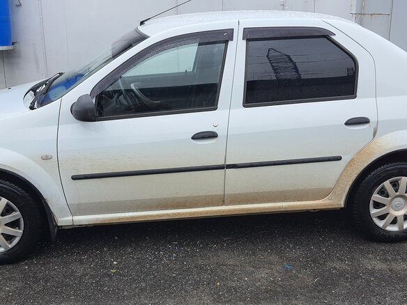 2010 Renault Logan I Рестайлинг, белый, 900000 рублей - вид 3