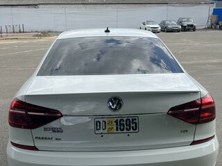 2017 Volkswagen Passat (North America and China) I Рестайлинг, белый, 1950000 рублей, вид 3
