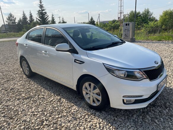 2017 Kia Rio III Рестайлинг, белый, 1100000 рублей - вид 2