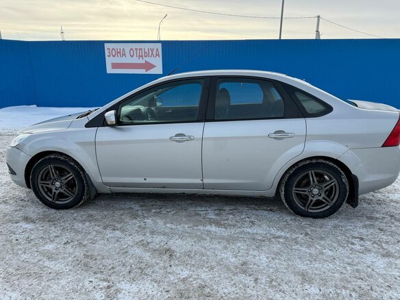 2010 Ford Focus II Рестайлинг, серебристый, 450000 рублей - вид 3