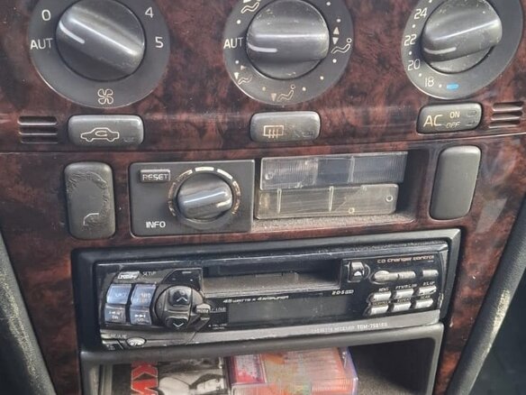 1998 Volvo S40 I, чёрный, 175000 рублей - вид 11