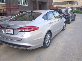 2017 Ford Fusion (North America) II Рестайлинг, серебристый, 1300000 рублей, вид 3