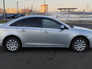 2013 Chevrolet Cruze I Рестайлинг, серебристый, 700000 рублей, вид 5