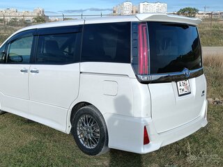 2019 Toyota Noah III (R80) Рестайлинг, белый, 2655000 рублей, вид 4