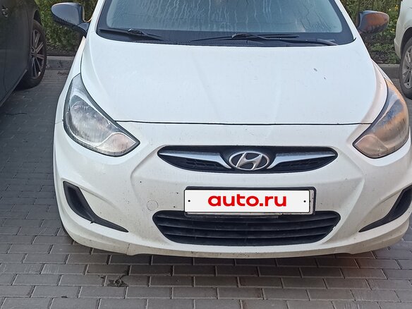 2013 Hyundai Solaris I, белый, 700000 рублей