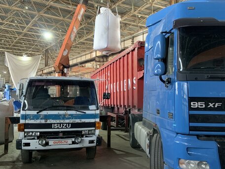 1990 Isuzu Forward (F-Series), синий, 2500000 рублей, вид 1