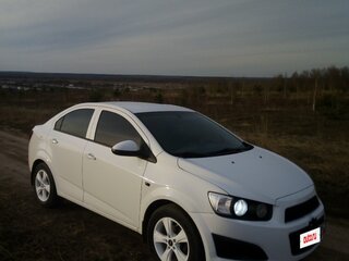 2014 Chevrolet Aveo II, белый, 700000 рублей, вид 1