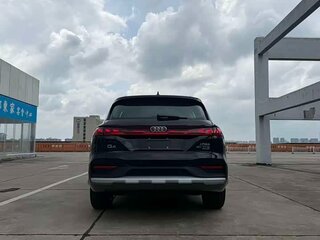 2026 Audi Q6 40 TFSI, чёрный, 6444444 рублей, вид 5