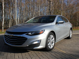 2018 Chevrolet Malibu IX Рестайлинг, серебристый, 1450000 рублей, вид 3
