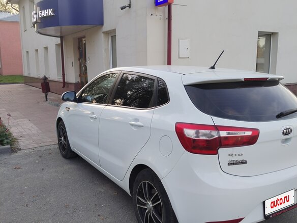 2012 Kia Rio 4-speed III, белый, 700000 рублей - вид 5