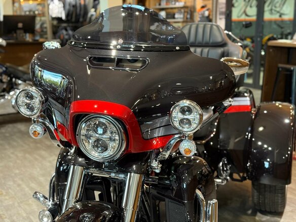 2020 Harley-Davidson CVO Tri Glide, чёрный, 7350000 рублей - вид 15
