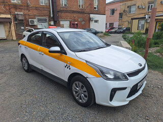 2018 Kia Rio IV, серебристый, 800000 рублей, вид 3