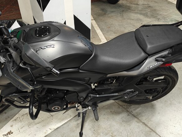 2023 Bajaj Dominar 400, чёрный - вид 2