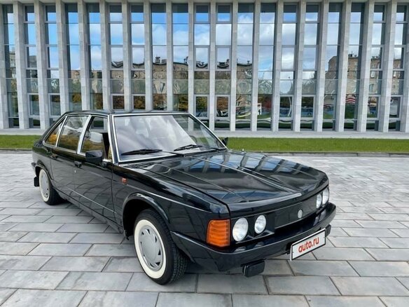 1990 Tatra T613 613-4, чёрный