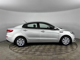 2016 Kia Rio III Рестайлинг, серебристый, 1165000 рублей, вид 4