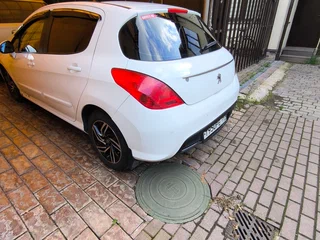 2011 Peugeot 308 I Рестайлинг, белый, 515000 рублей, вид 3