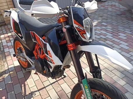 2017 KTM 690 SMC R, белый, 710000 рублей, вид 4