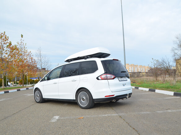 2017 Ford Galaxy III, белый, 4000000 рублей - вид 5