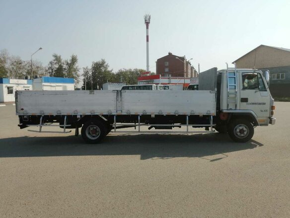 1990 Isuzu Forward (F-Series), белый, 1360000 рублей - вид 1