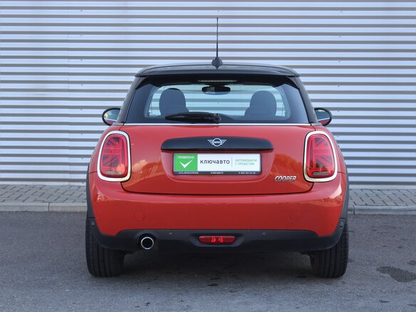 2018 Mini Hatch Cooper III (F55/F56) Рестайлинг, оранжевый - вид 5