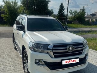 2019 Toyota Land Cruiser 200 Series Рестайлинг 2, белый, 8490000 рублей, вид 2