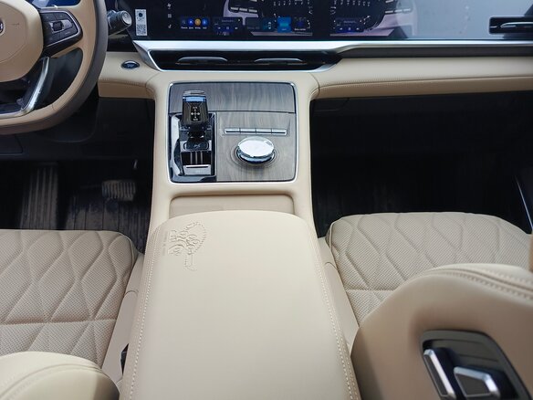 2025 Geely Monjaro (Xingyue L) I Рестайлинг (China Market), белый, 4250000 рублей - вид 14