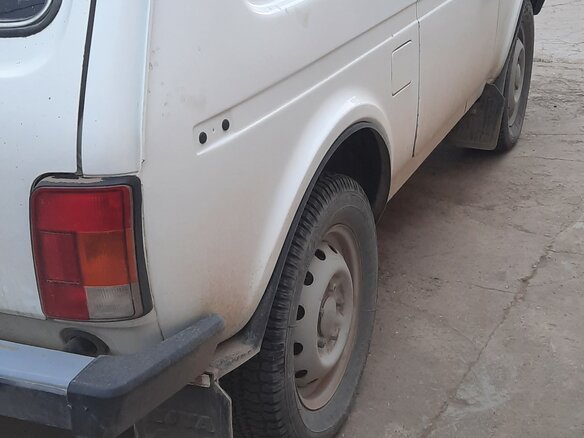 2006 Lada (ВАЗ) 2121 (4x4) I Рестайлинг, белый, 350000 рублей - вид 5