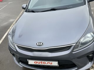 2018 Kia Rio IV, серый, 1410000 рублей, вид 1