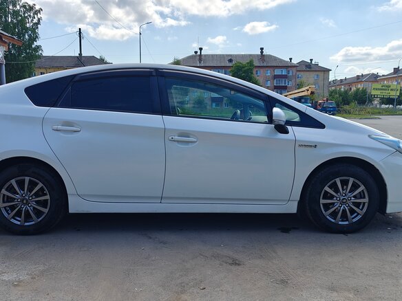 2009 Toyota Prius III (XW30), белый, 880000 рублей - вид 5