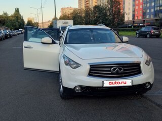 2013 Infiniti QX70, белый, 2000000 рублей, вид 2