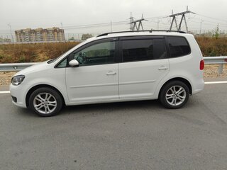 2014 Volkswagen Touran I Рестайлинг 2, белый, 690000 рублей, вид 3