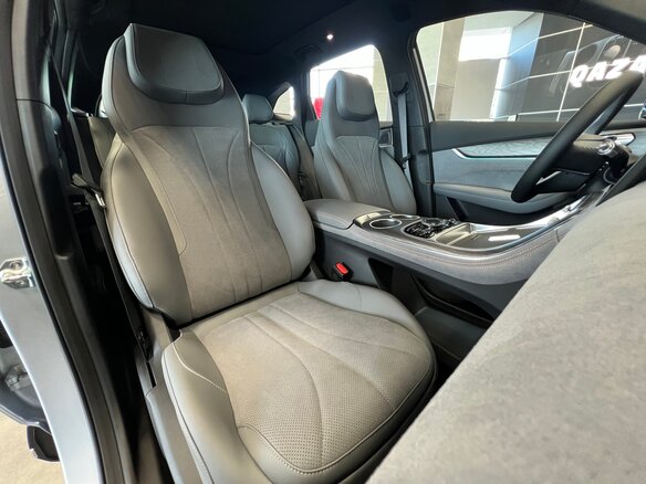 2026 Geely Galaxy M7, серебристый - вид 30