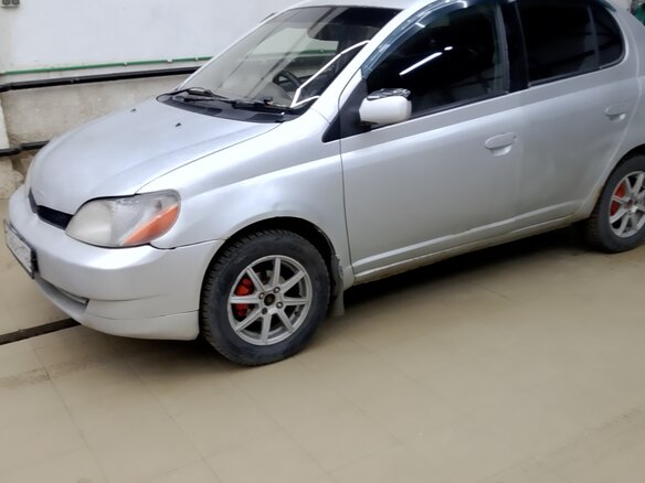 2000 Toyota Platz, серый - вид 2