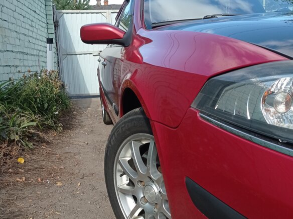 2005 Renault Laguna II Рестайлинг, красный, 950000 рублей