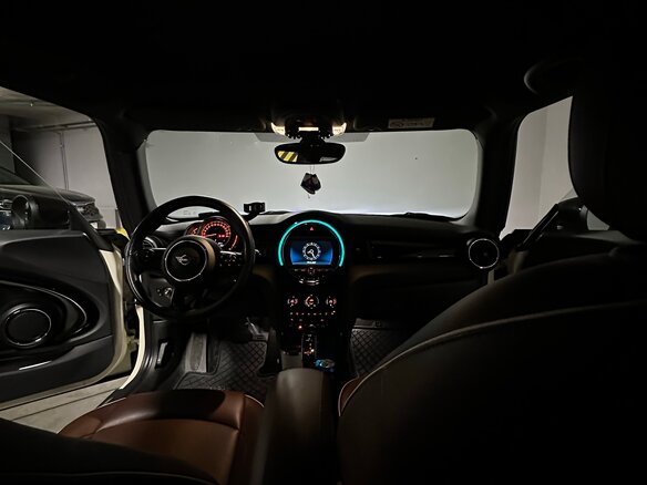 2021 Mini Hatch Cooper III (F55/F56) Рестайлинг, белый, 2600000 рублей - вид 12