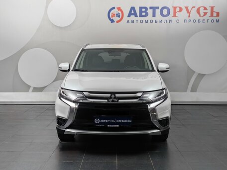 2018 Mitsubishi Outlander III Рестайлинг 2, белый, 1800000 рублей, вид 3