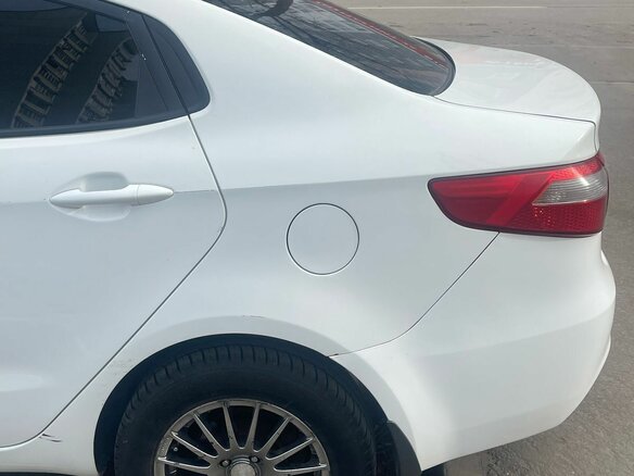 2014 Kia Rio 4-speed III, белый, 550000 рублей - вид 7
