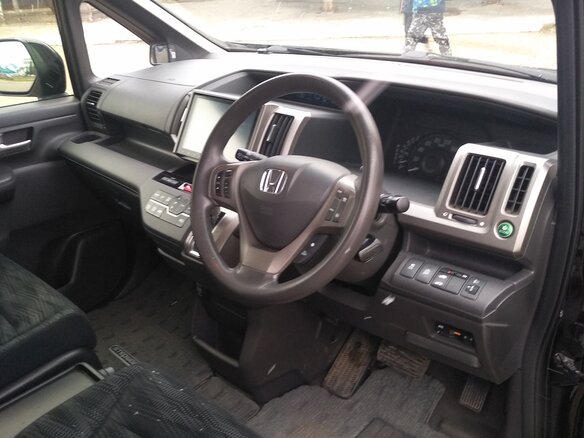 2014 Honda Stepwgn IV Рестайлинг, чёрный, 1450000 рублей - вид 7