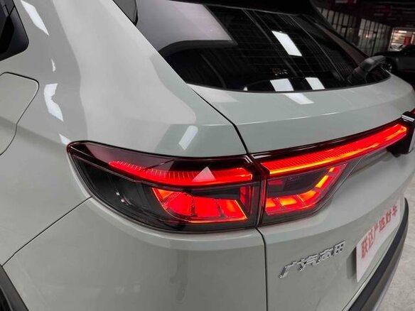 2022 Honda Vezel II, зелёный, 2090000 рублей - вид 9