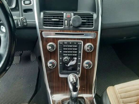2013 Volvo XC60 I, серый, 1350000 рублей - вид 9