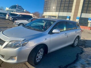 2010 Toyota Corolla Fielder X (E140, E150) Рестайлинг, серебристый, 1150000 рублей, вид 3