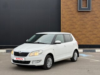2013 Skoda Fabia II Рестайлинг, белый, 850000 рублей, вид 1