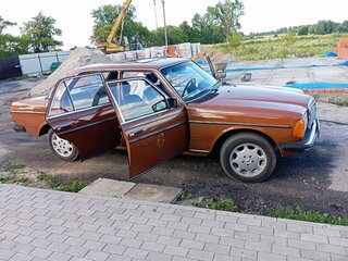1982 Mercedes-Benz W123 200 4-speed, коричневый, 650000 рублей, вид 4