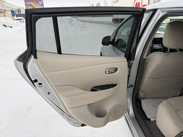 2011 Nissan Leaf (EM61) I (ZE0/AZE0), серый, 625000 рублей - вид 14